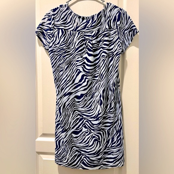 Jude Connally The Ella Shift Mini Dress in Lilac Blue Tiger Stripe ZB1 - Picture 5 of 8